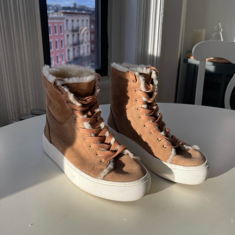 Women’s lace up Ugg boot size 7 - Picture 6 of 7